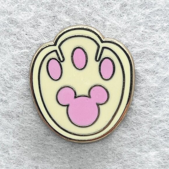 🔮 5/$25 Disney Aristocats Marie Paw Pin - Picture 1 of 2